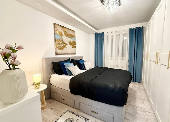 Holiday House \